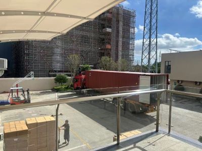 Solar Garden ligte en lugbevochtigers het houers op warm dae vir twee dae in 'n ry gelaai. Alle departemente het hard gewerk. Gaan voort om hard te werk.